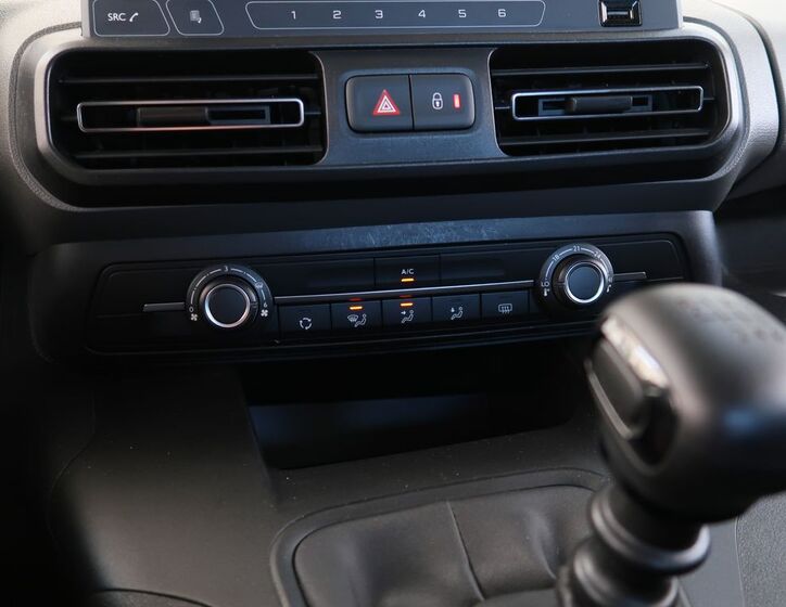 Peugeot Rifter 17