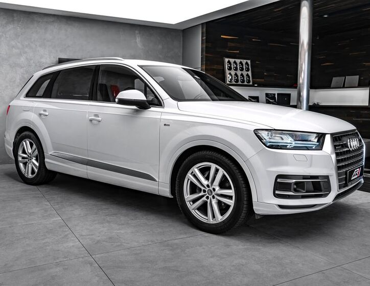 Audi Q7 4