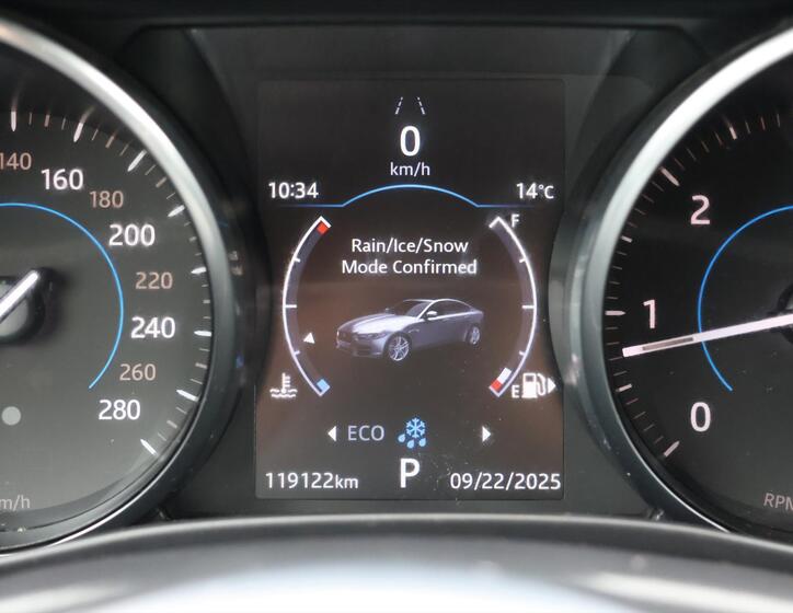Jaguar XE 27