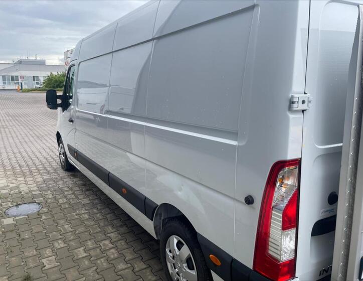 Nissan Interstar 8