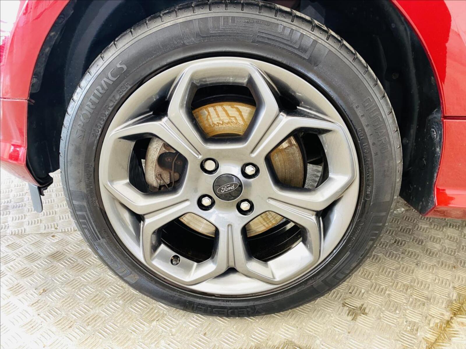 Ford EcoSport 19