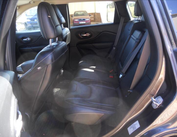 Jeep Cherokee 17