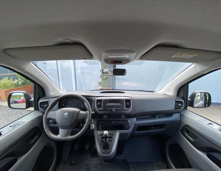 Peugeot Traveller 13