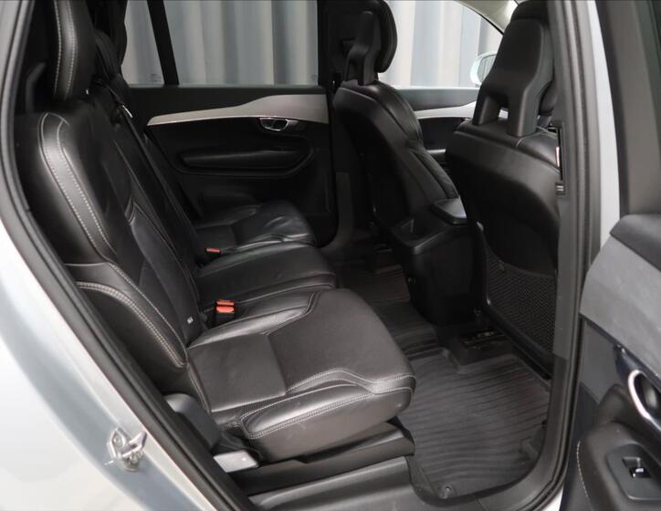 Volvo XC90 11