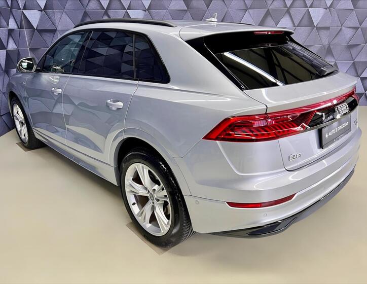 Audi Q8 5