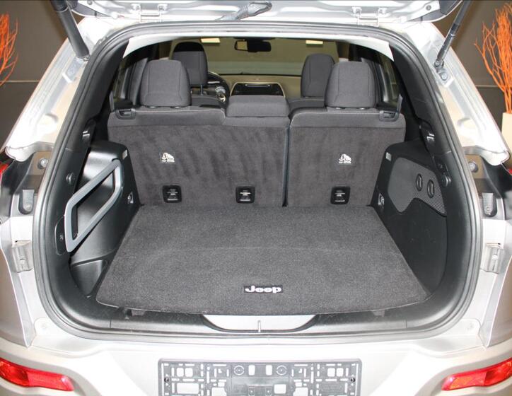 Jeep Cherokee 17