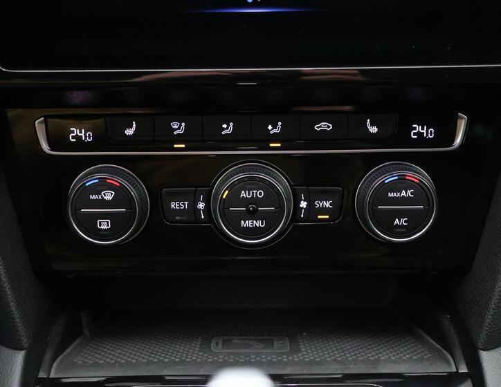 Volkswagen Passat 25