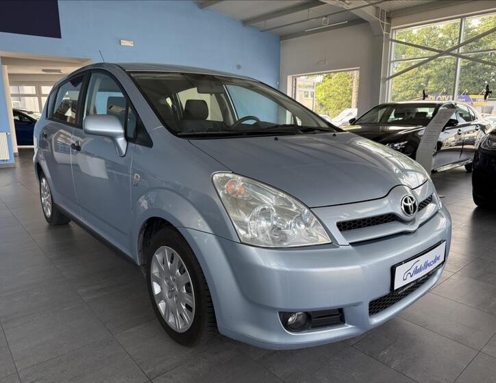 Toyota Corolla Verso 1
