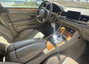 Audi A8 9