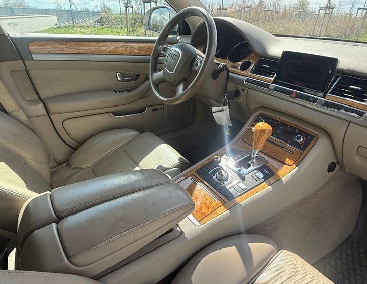 Audi A8 9