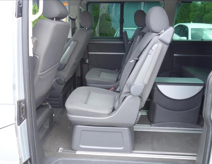Volkswagen Multivan 15