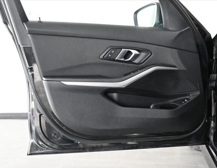BMW Řada 3 28