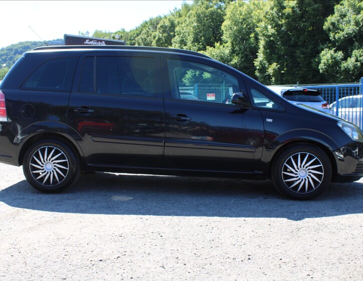 Opel Zafira 4
