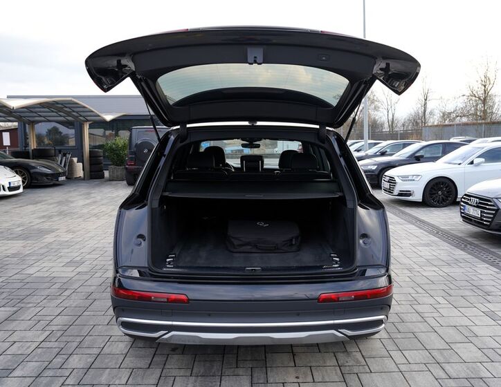 Audi Q7 11