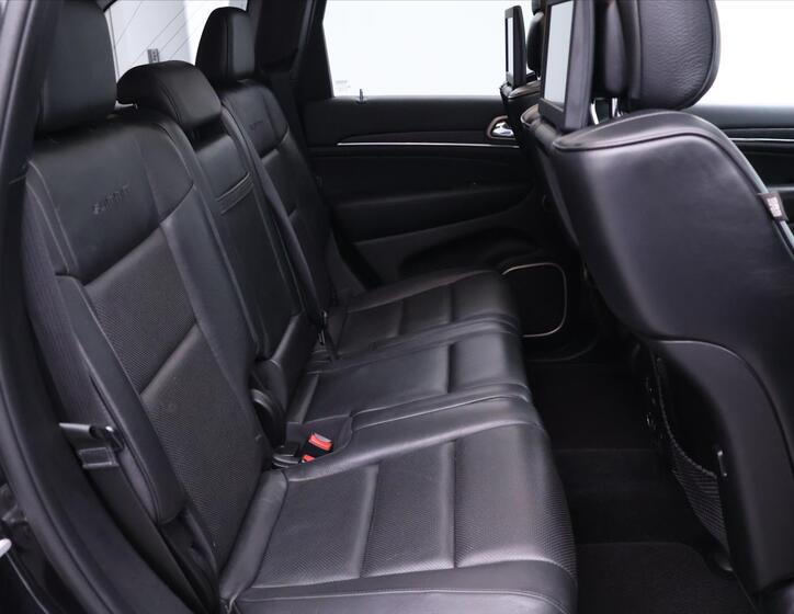 Jeep Grand Cherokee 16