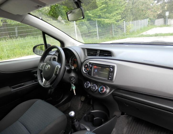 Toyota Yaris 14