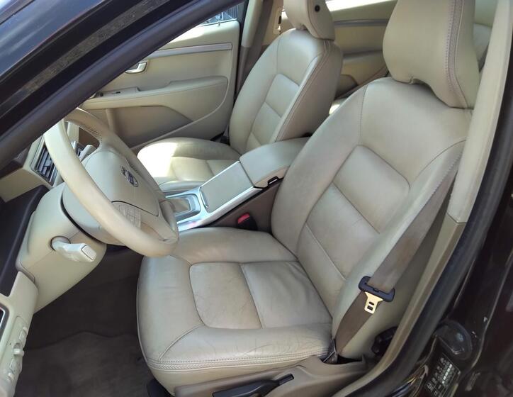 Volvo XC70 11