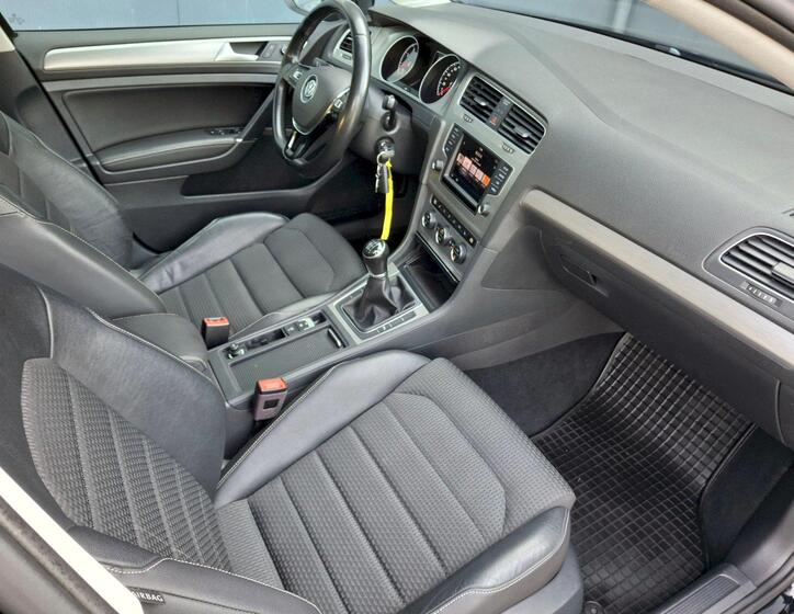 Volkswagen Golf 13