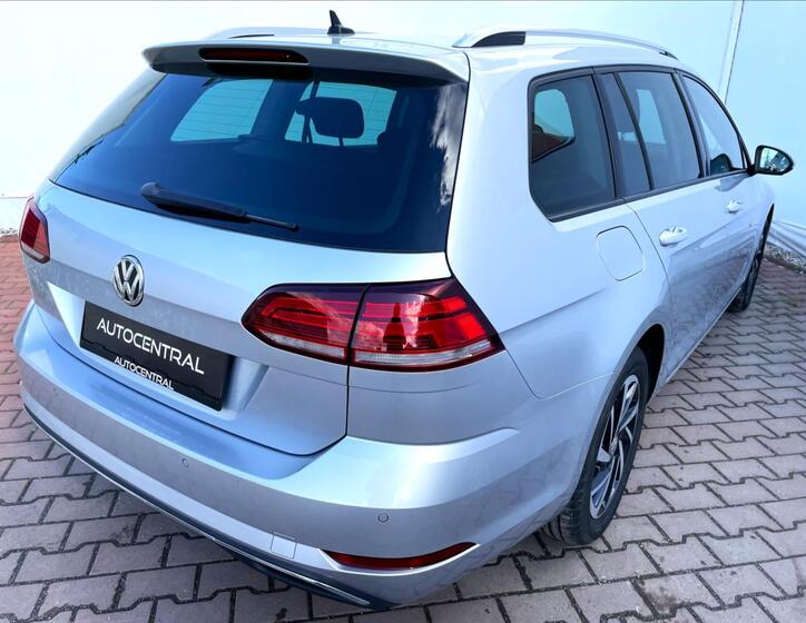 Volkswagen Golf 9