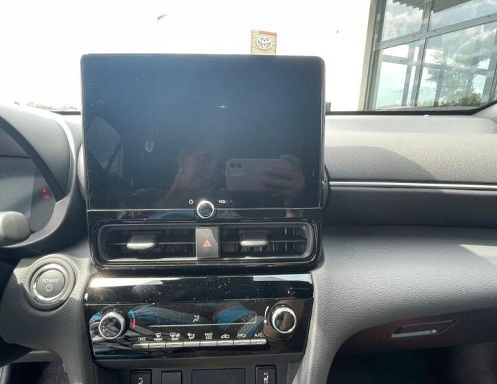 Toyota Yaris Cross 16