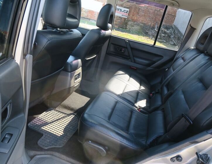 Mitsubishi Pajero 30