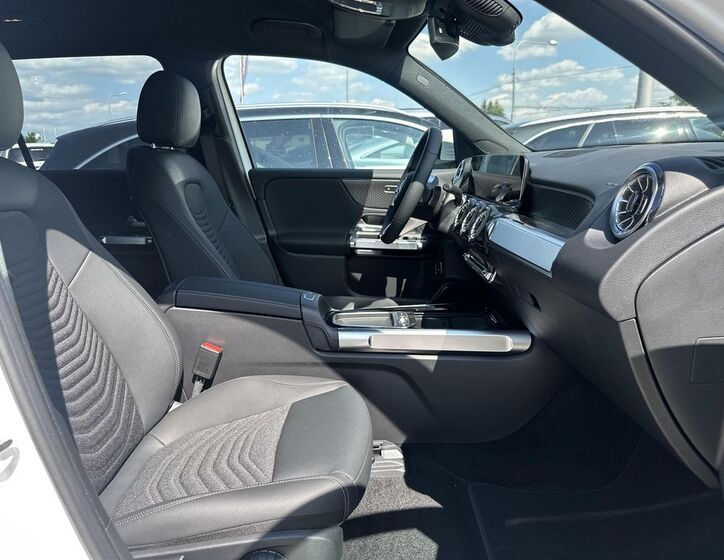 Mercedes-Benz EQB 12