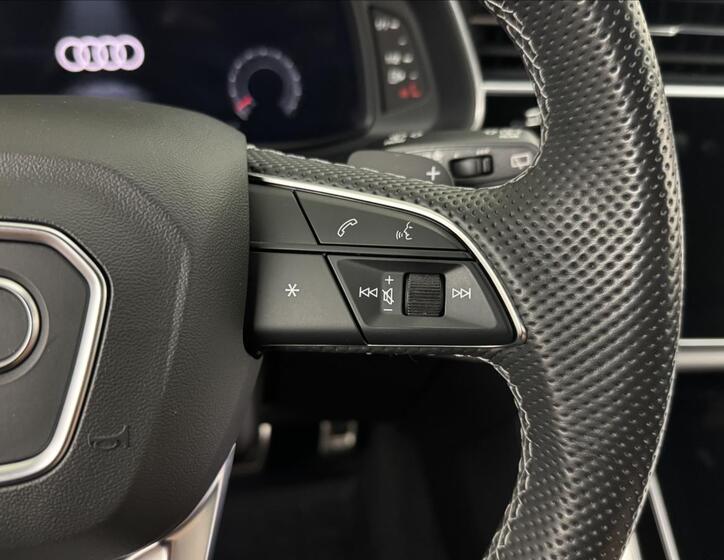 Audi Q7 11