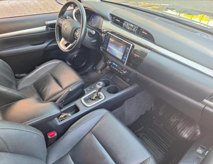 Toyota Hilux 8