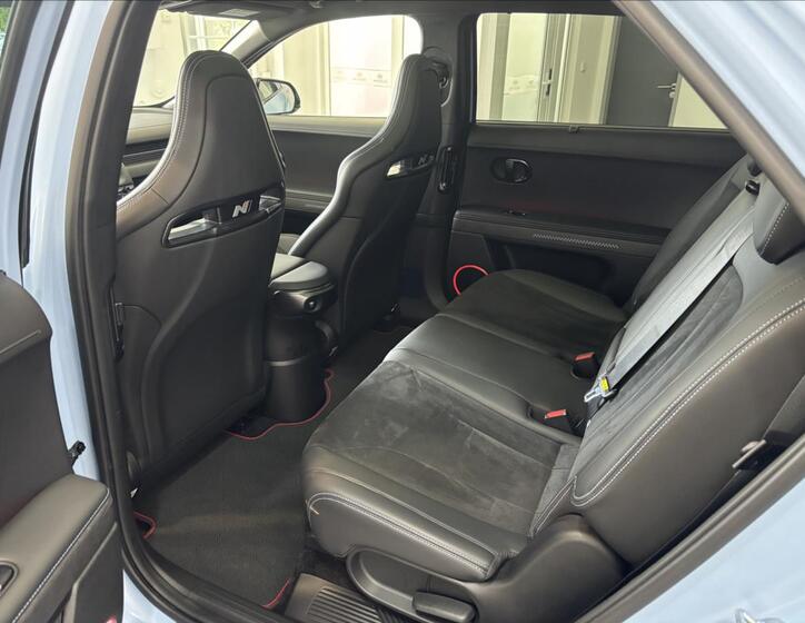 Hyundai IONIQ 29