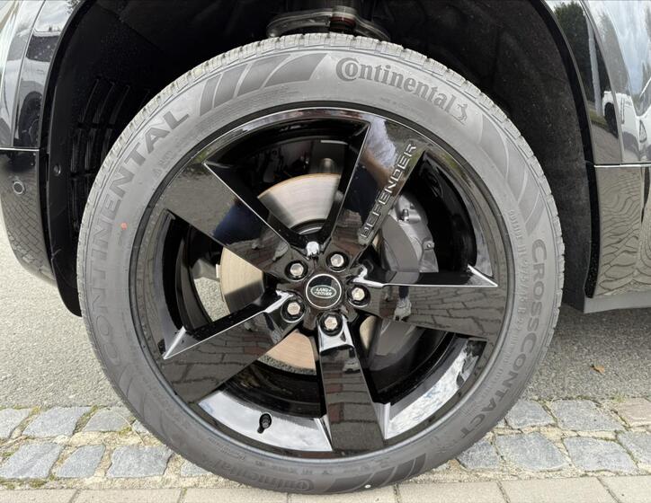 Land Rover Defender 11