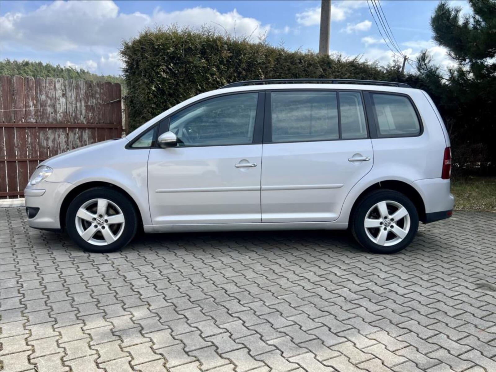 Volkswagen Touran 2