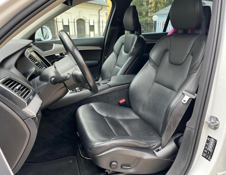 Volvo XC90 10