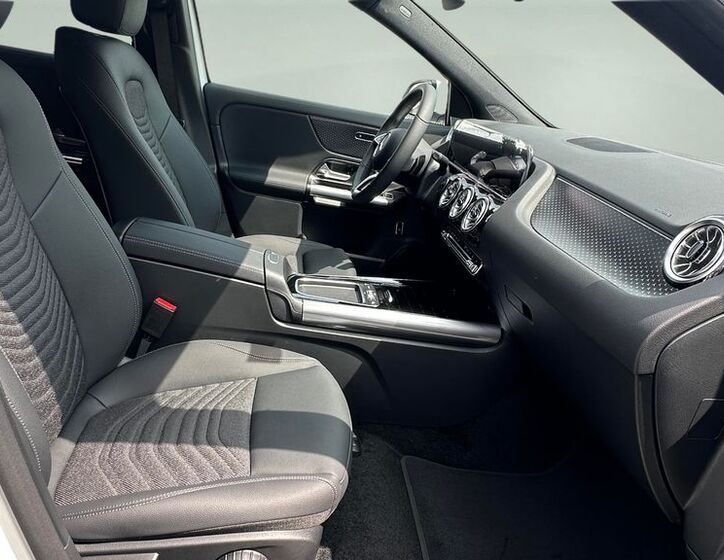 Mercedes-Benz EQA 12