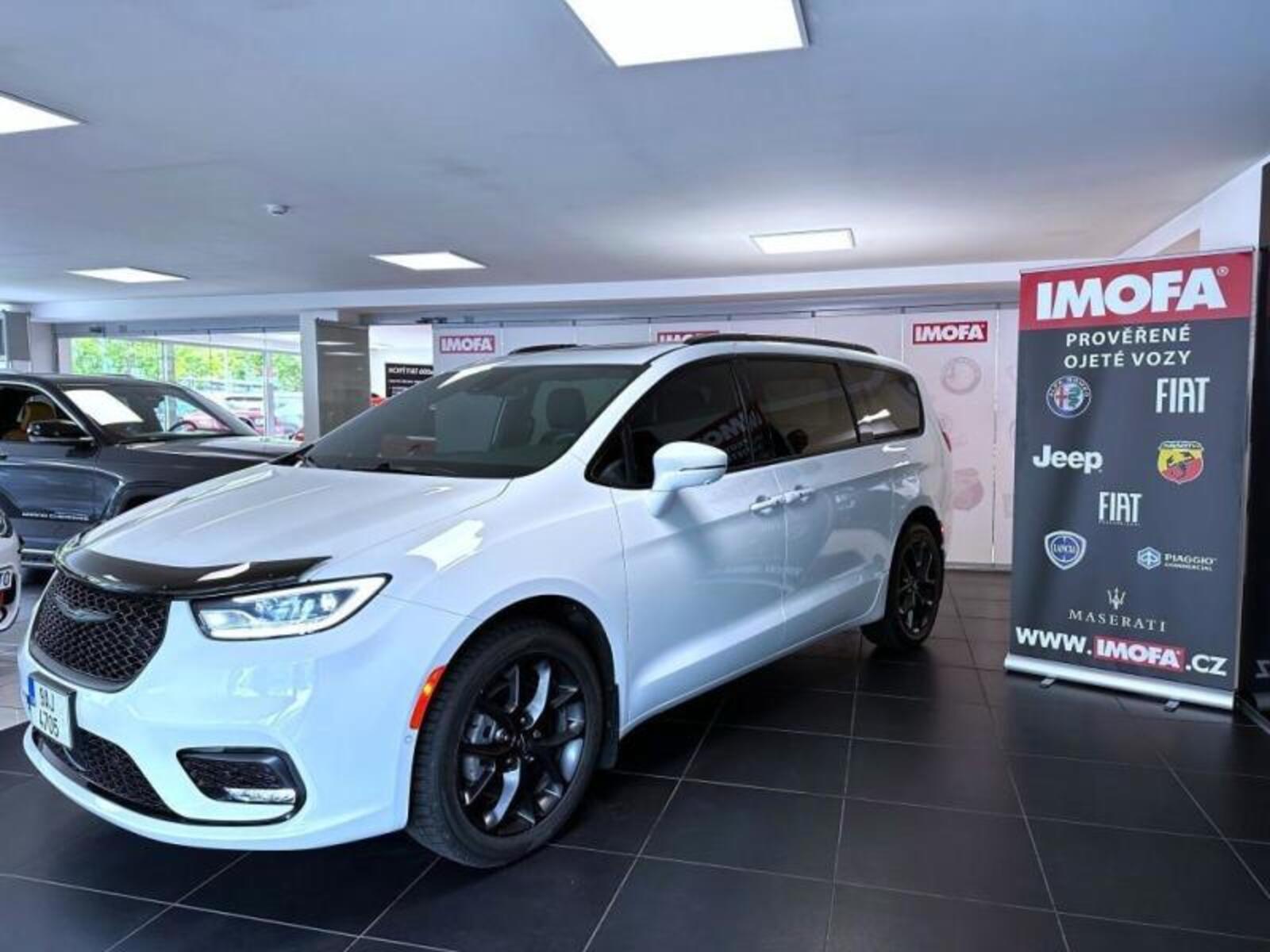 Chrysler Pacifica 3