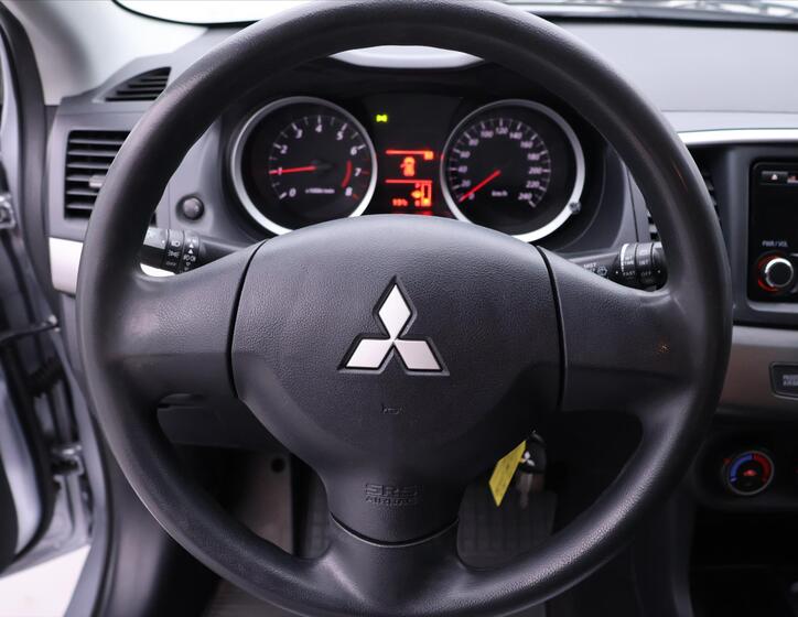 Mitsubishi Lancer 16