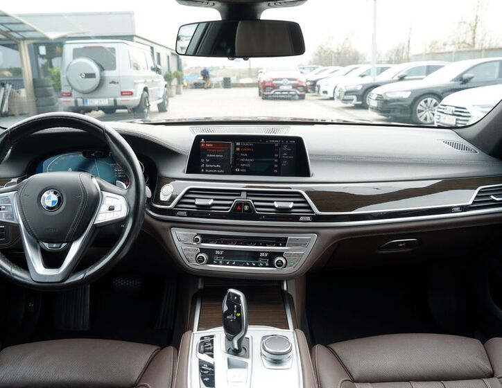 BMW Řada 7 28