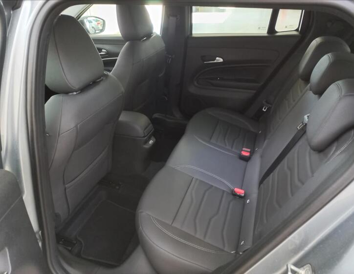 Jeep Avenger 13