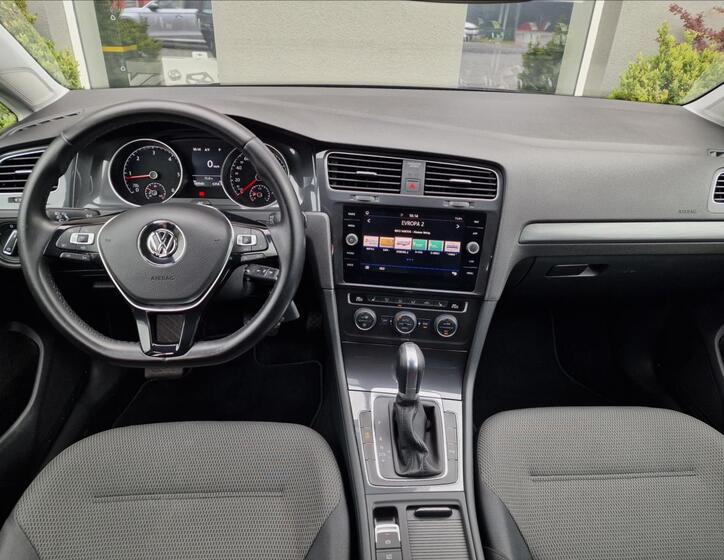Volkswagen Golf 24