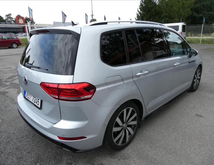 Volkswagen Touran 9