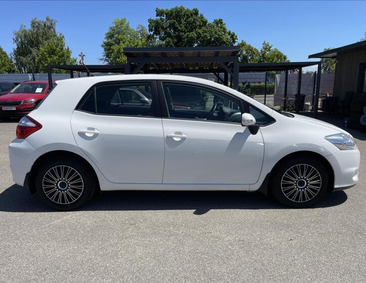 Toyota Auris 4