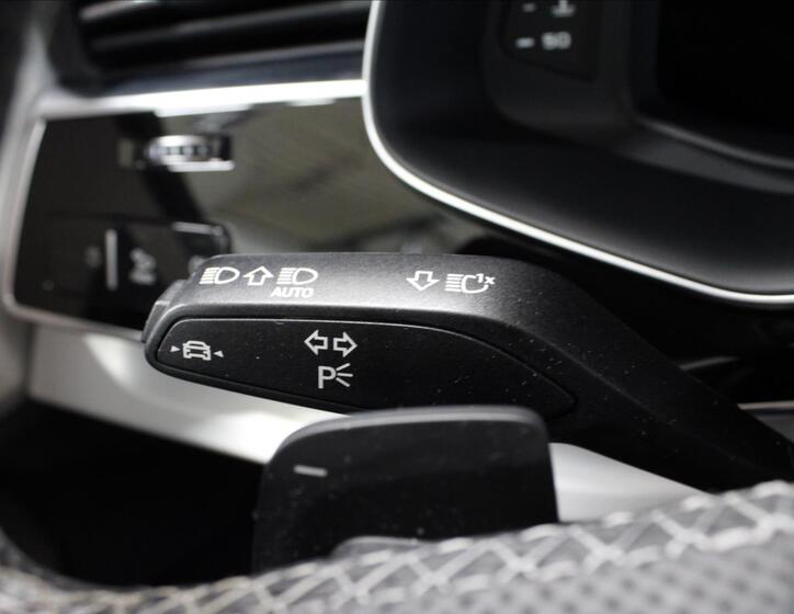Audi Q8 20