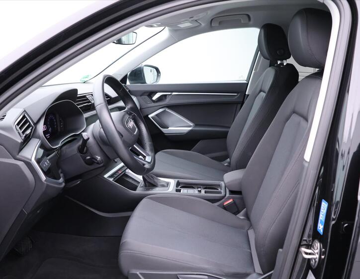 Audi Q3 12