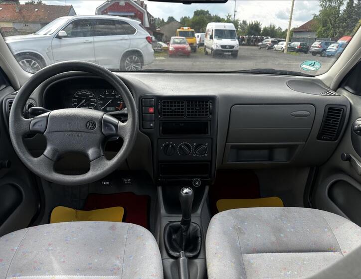 Volkswagen Polo 11