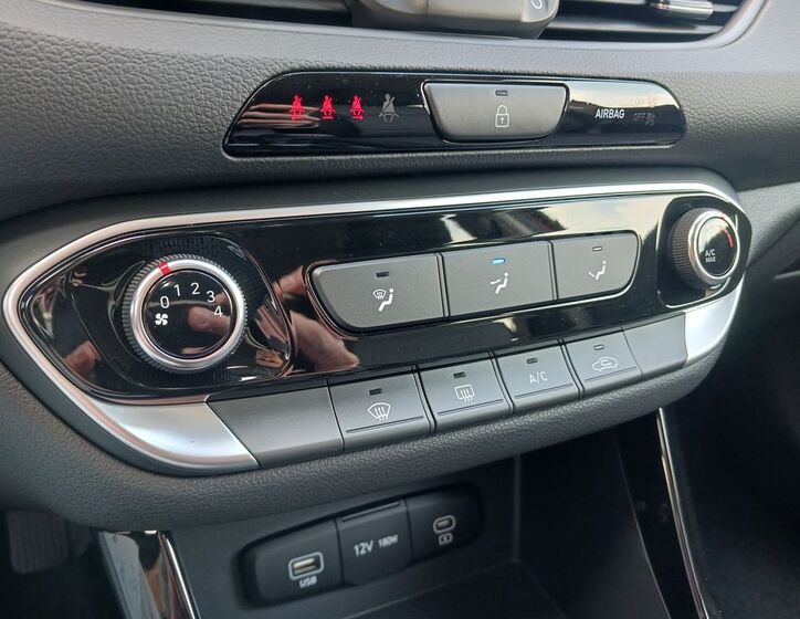 Hyundai i30 24
