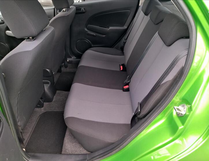 Mazda 2 13