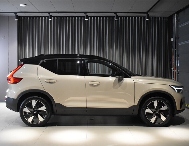 Volvo EX40 3