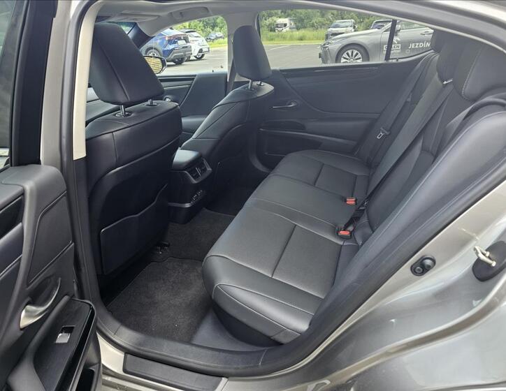 Lexus ES 300h 11
