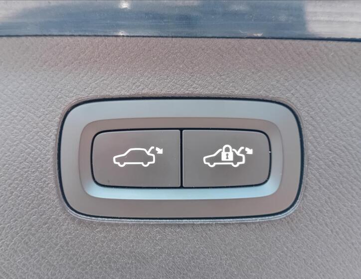 Volvo XC90 13