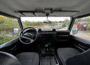 Land Rover Defender 11