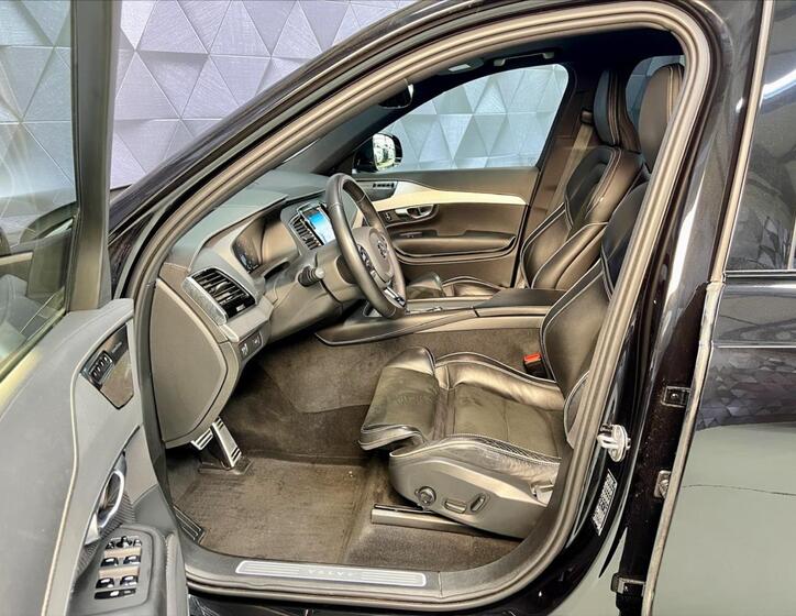 Volvo XC90 11